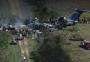 Video-En Texas, se estrella e incendia avión con 21 personas a bordo