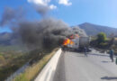 Video/ Coahuila un tráiler choca y se incendia en carretera ‘Los Chorros’; el conductor pierde la vida