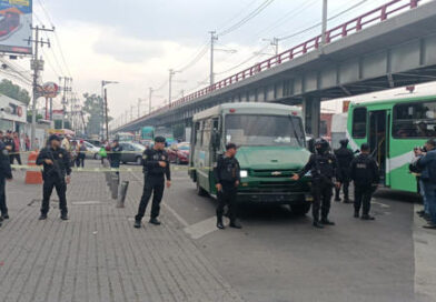 #CDMX Matan a balazos a mujer a bordo de microbús en Calzada Ermita #Iztapalapa #CDMX Matan a balazos a mujer a bordo de microbús en Calzada Ermita #Iztapalapa