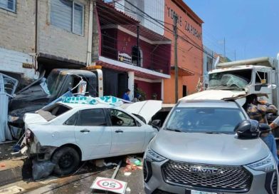 Video #Jalisco camión sin frenos provoca choque múltiple dejando 7 heridos en #Zapopan Video #Jalisco camión sin frenos provoca choque múltiple dejando 7 heridos en #Zapopan